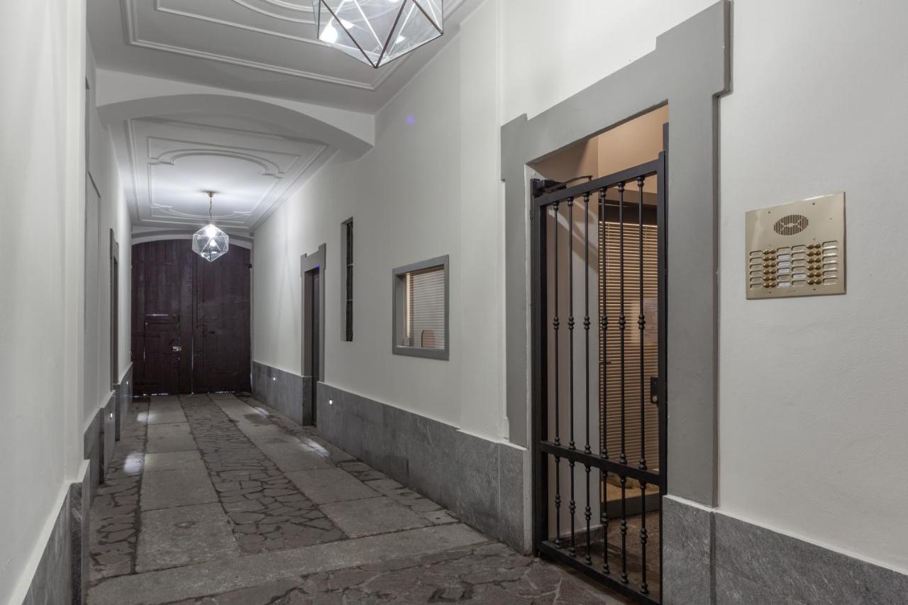 Апартаменты Charme Milan-300M Dal Duomo Экстерьер фото